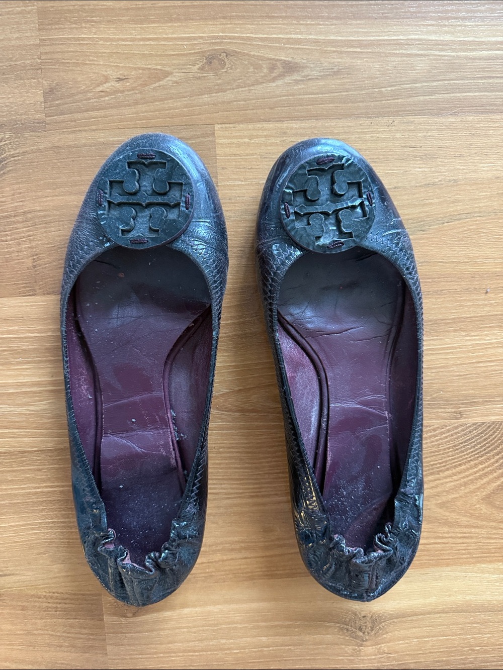 Tory Burch eggplant patent Leather Logo Round-Toe Ballet Flats Size 10